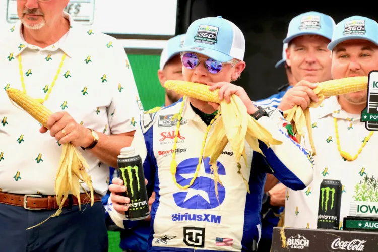 Checkered flag for Gibbs at Iowa Speedway